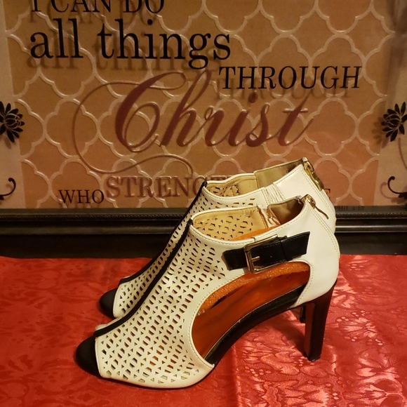 Shoes - Picture 3 of 4